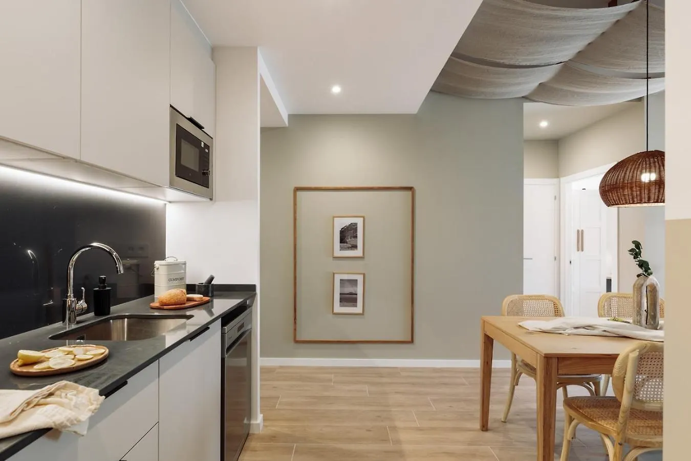 Canyelles - 2 Bedrooms And Terrace In Sant Antoni Barcelona Apartment